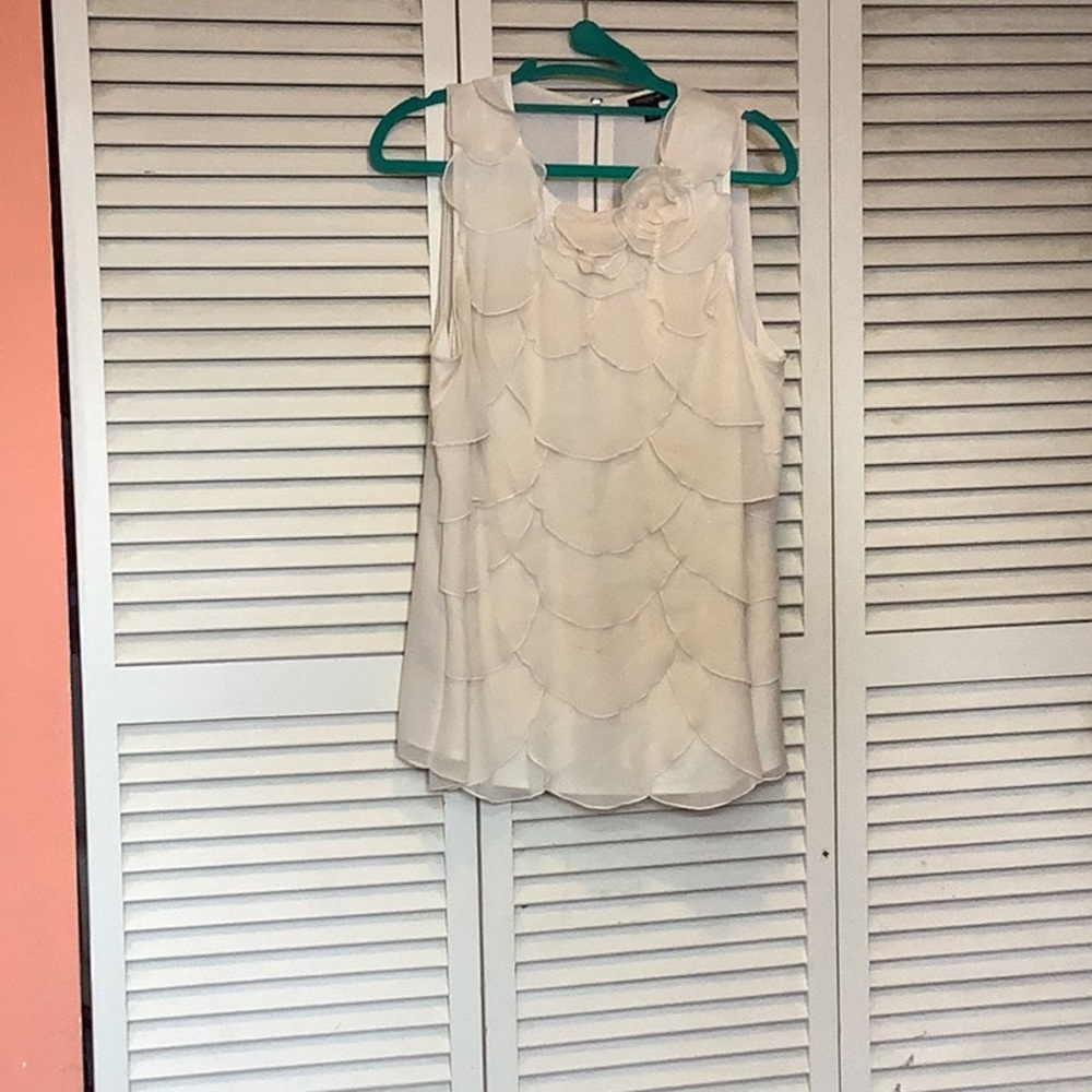 Cream ivory sleeveless top with flower
